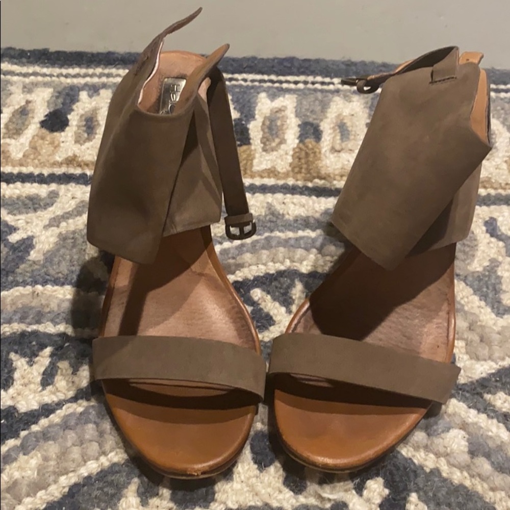 scrappy wedges brown